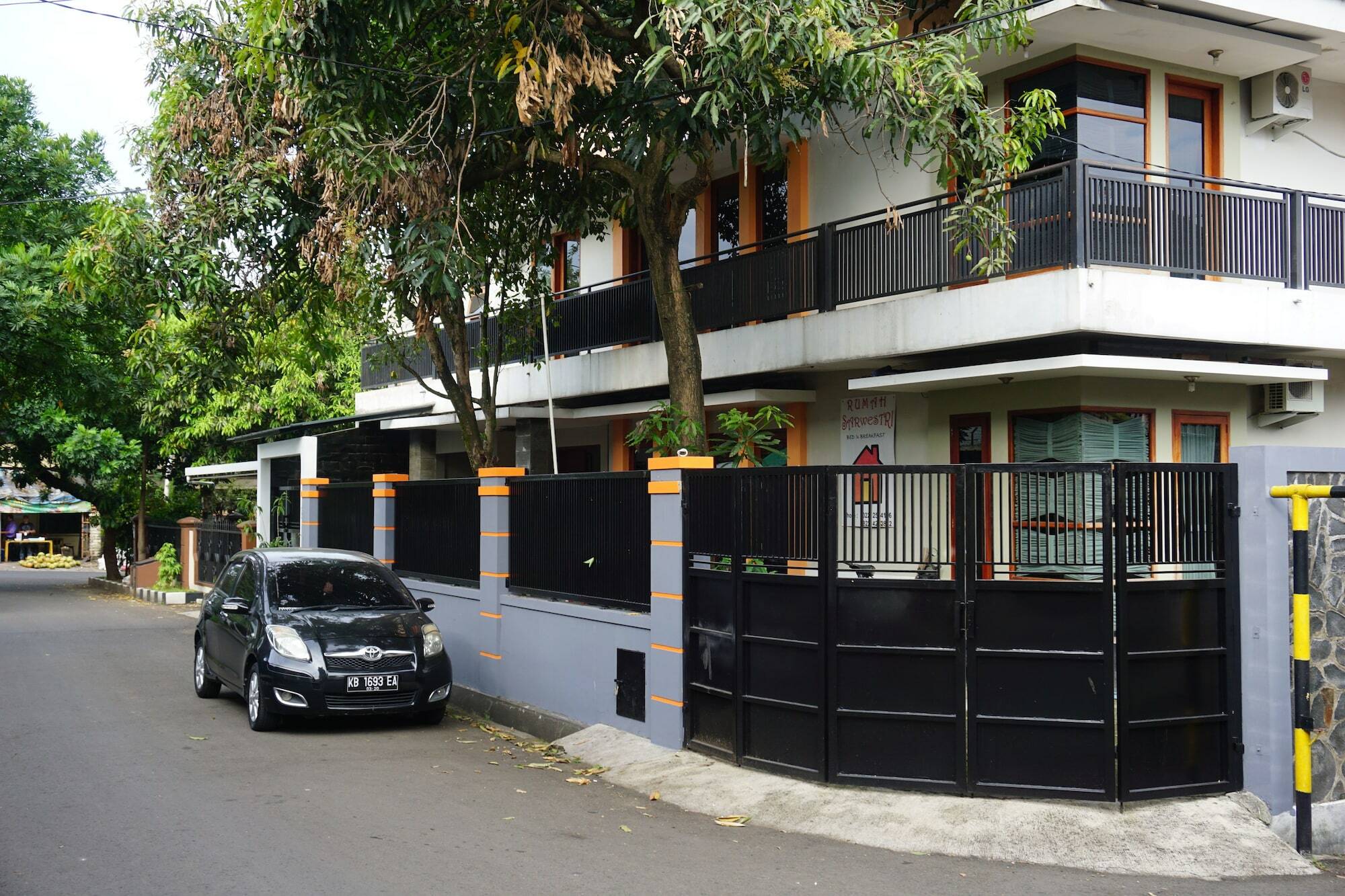 Rumah Sarwestri Hotell Bandung Eksteriør bilde